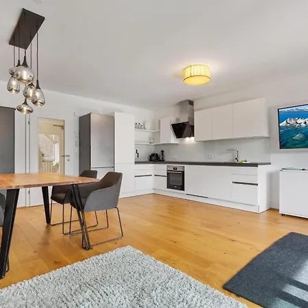 Apartment Penthouse N8 *